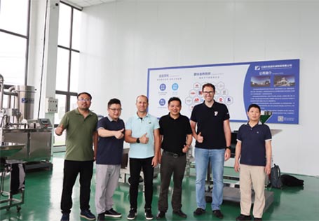 歡迎西班牙客戶蒞臨雨晨機械考察!-雨晨機械